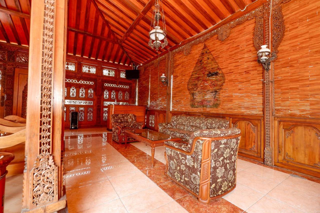 Oyo 2327 Pagsis Village Klaten Exterior foto