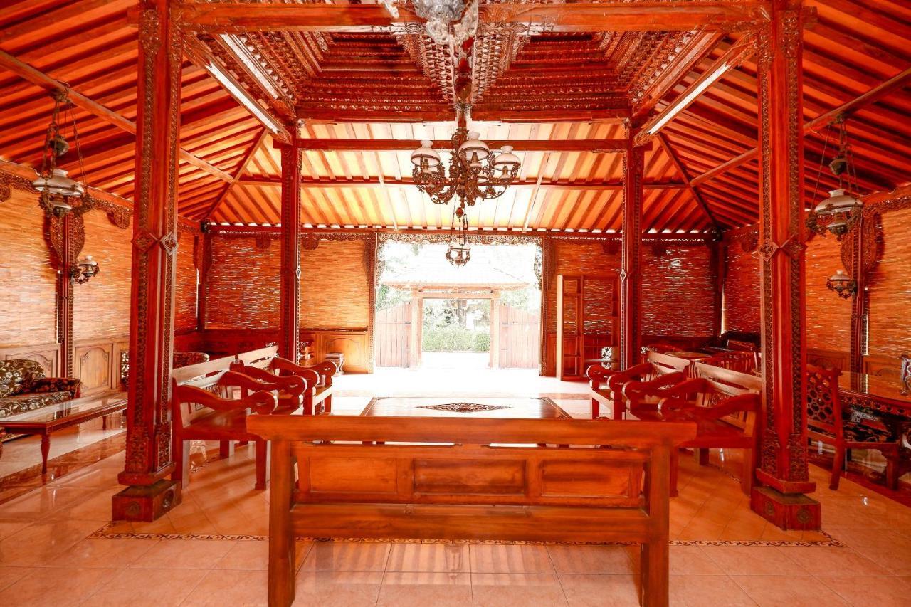 Oyo 2327 Pagsis Village Klaten Exterior foto